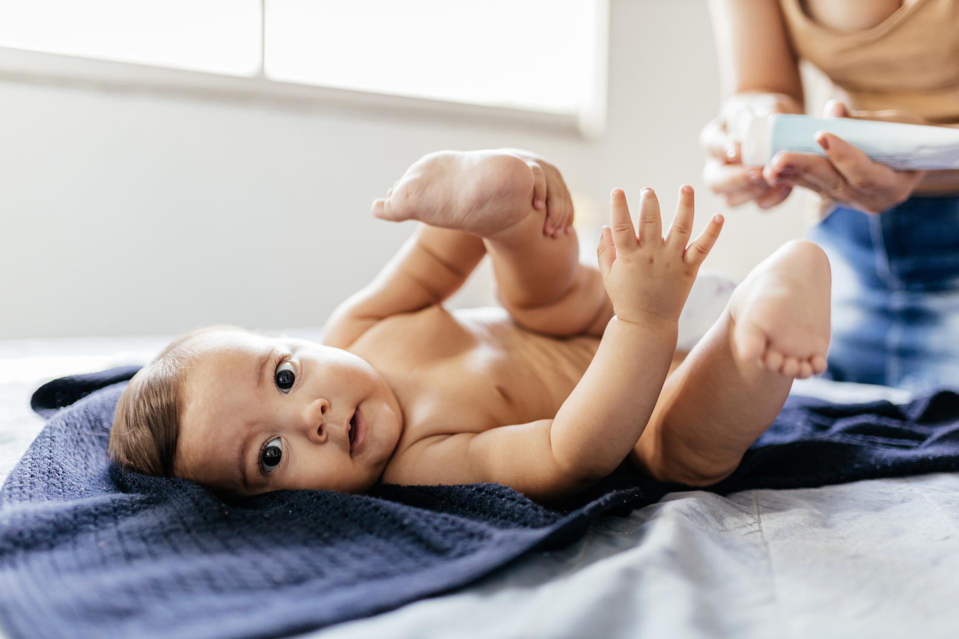 pieluchomajtki pampers taśma z tyłu