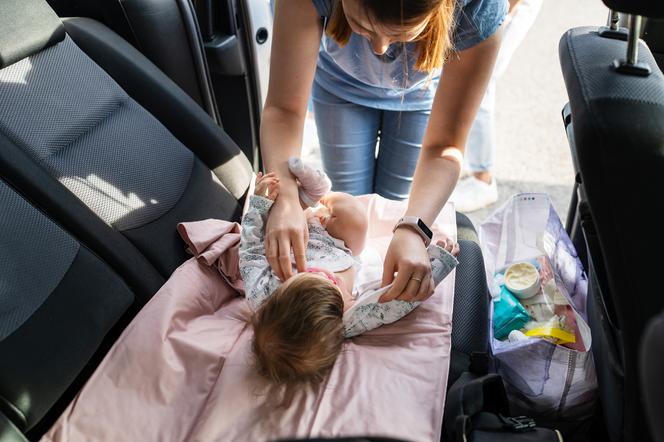 jak założyć pampers ortopedyczny